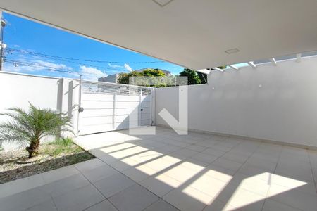 Casa à venda com 200m², 4 quartos e 4 vagasGaragem- Quintal