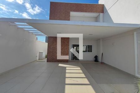 Casa à venda com 200m², 4 quartos e 4 vagasGaragem- Quintal
