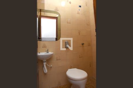 Casa para alugar com 150m², 2 quartos e 2 vagasBanheiro de serviço