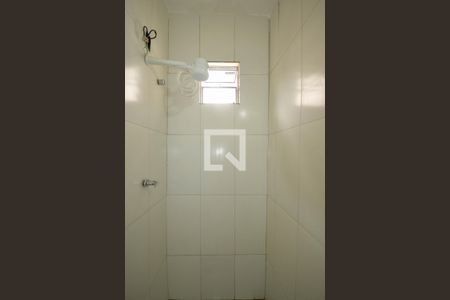 Banheiro de kitnet/studio para alugar com 1 quarto, 45m² em Cabral, Nilópolis