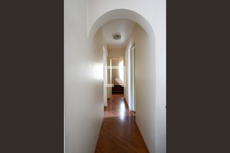 Corredor de apartamento à venda com 3 quartos, 82m² em Vila Gumercindo, São Paulo