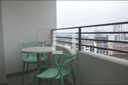 Studio para alugar com 25m², 1 quarto e 1 vaga Studio para alugar com 25m², 1 quarto e 1 vagaVaranda