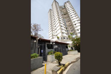 Apartamento para alugar com 72m², 2 quartos e 1 vaga Apartamento para alugar com 72m², 2 quartos e 1 vagaFachada