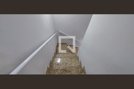 Casa à venda com 156m², 3 quartos e 2 vagasEscada