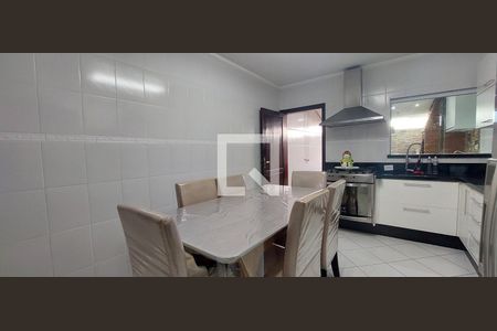 Casa à venda com 156m², 3 quartos e 2 vagasCozinha