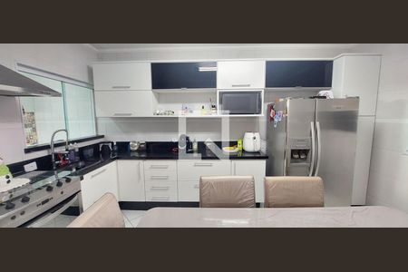 Casa à venda com 156m², 3 quartos e 2 vagasCozinha