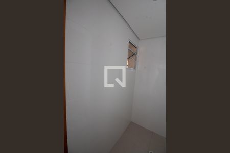 Apartamento à venda com 43m², 2 quartos e 1 vaga Apartamento à venda com 43m², 2 quartos e 1 vagaBanheiro Social