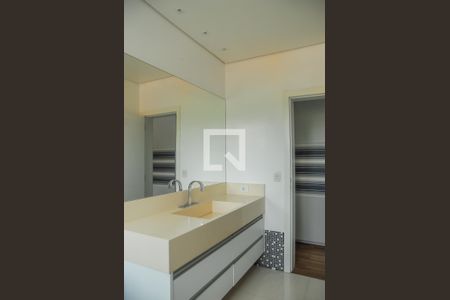 Casa à venda com 444m², 4 quartos e 7 vagasBanheiro da Suíte 4