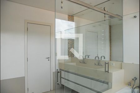 Casa à venda com 444m², 4 quartos e 7 vagasBanheiro da Suíte 3