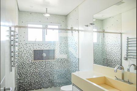 Casa à venda com 444m², 4 quartos e 7 vagasBanheiro da Suíte 4