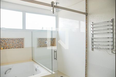 Casa à venda com 444m², 4 quartos e 7 vagasBanheiro da Suíte 3