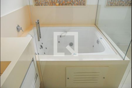 Casa à venda com 444m², 4 quartos e 7 vagasBanheiro da Suíte 3