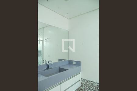 Casa à venda com 444m², 4 quartos e 7 vagasBanheiro da Suíte 2