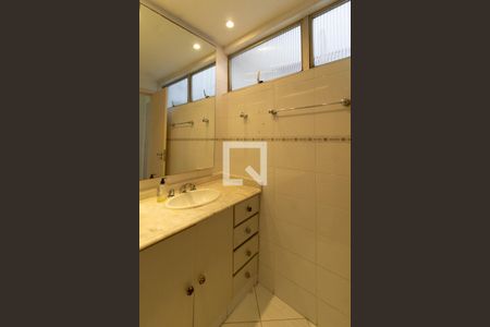 Detalhe do banheiro da suíte  de apartamento à venda com 3 quartos, 130m² em Ipanema, Rio de Janeiro