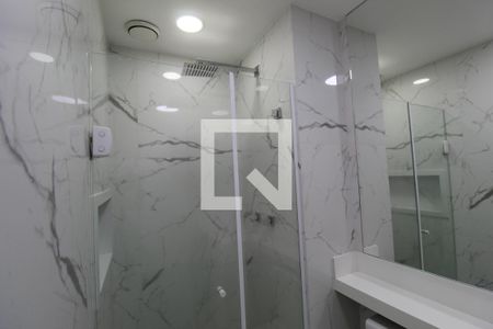 Apartamento para alugar com 72m², 2 quartos e 2 vagasBanheiro do corredor
