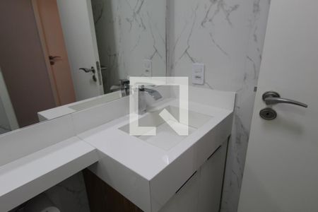 Apartamento para alugar com 72m², 2 quartos e 2 vagasBanheiro do corredor