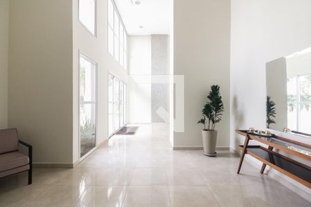 Apartamento à venda com 65m², 2 quartos e 1 vagaCondomínio - Hall de Entrada 