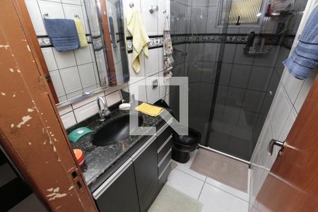 Banheiro de apartamento à venda com 2 quartos, 70m² em Novo Eldorado, Contagem