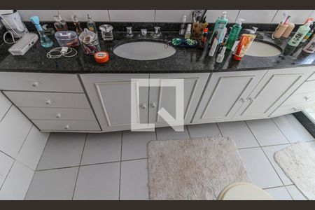 Casa de condomínio para alugar com 600m², 4 quartos e 6 vagasSuíte 1 - Banheiro