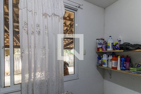 Casa de condomínio para alugar com 600m², 4 quartos e 6 vagasÁrea de Serviço - Quarto