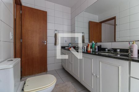 Casa de condomínio para alugar com 600m², 4 quartos e 6 vagasSuíte 1 - Banheiro