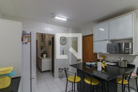 Casa de condomínio para alugar com 600m², 4 quartos e 6 vagasCozinha