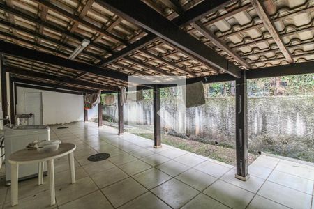 Casa de condomínio para alugar com 600m², 4 quartos e 6 vagasÁrea externa 