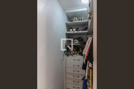 Casa de condomínio para alugar com 600m², 4 quartos e 6 vagasSuíte 1 - Closet