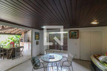 Casa de condomínio para alugar com 600m², 4 quartos e 6 vagasÁrea externa - Salão