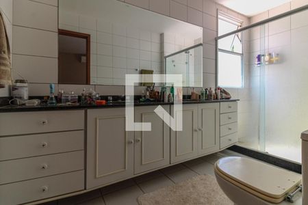 Casa de condomínio para alugar com 600m², 4 quartos e 6 vagasSuíte 1 - Banheiro