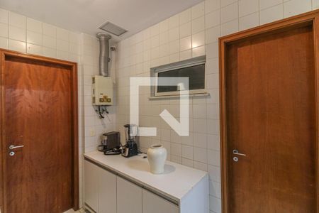 Casa de condomínio para alugar com 600m², 4 quartos e 6 vagasÁrea de Serviço