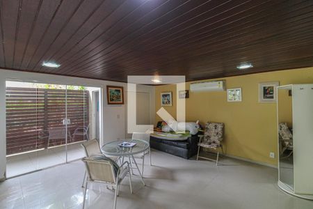 Casa de condomínio para alugar com 600m², 4 quartos e 6 vagasÁrea externa - Salão