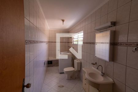 Casa à venda com 132m², 2 quartos e 2 vagasBanheiro da Suíte 1