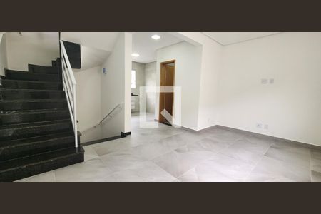 Detalhe Sala de casa para alugar com 2 quartos, 100m² em Marapé, Santos