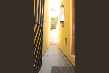Corredor de casa para alugar com 2 quartos, 106m² em Cidade Intercap, Taboão da Serra