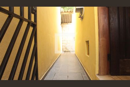 Corredor de casa para alugar com 2 quartos, 106m² em Cidade Intercap, Taboão da Serra