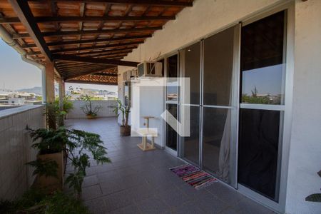 Apartamento à venda com 150m², 2 quartos e 1 vaga Apartamento à venda com 150m², 2 quartos e 1 vagaVaranda