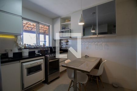 Apartamento à venda com 150m², 2 quartos e 1 vaga Apartamento à venda com 150m², 2 quartos e 1 vagaCozinha