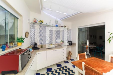 Casa à venda com 180m², 3 quartos e 2 vagasÁrea externa