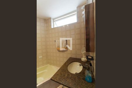 Casa à venda com 180m², 3 quartos e 2 vagasBanheiro de serviço