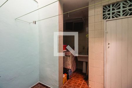 Casa à venda com 100m², 2 quartos e 1 vagaÁrea de Serviço e Quintal 