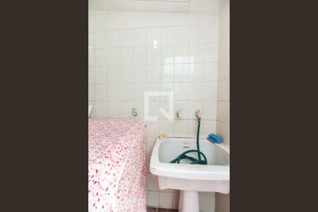 Casa à venda com 100m², 2 quartos e 1 vagaÁrea de Serviço e Quintal 