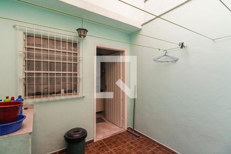 Casa à venda com 100m², 2 quartos e 1 vagaÁrea de Serviço e Quintal 