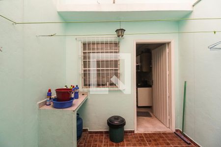 Casa à venda com 100m², 2 quartos e 1 vagaÁrea de Serviço e Quintal 