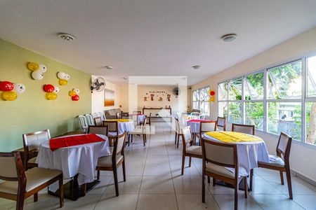 Apartamento à venda com 67m², 3 quartos e 2 vagas Apartamento à venda com 67m², 3 quartos e 2 vagasÁrea comum - Salão de festas