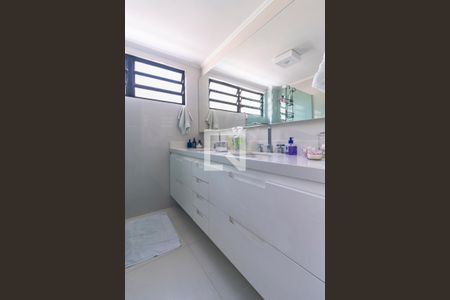 Apartamento à venda com 74m², 2 quartos e 1 vagaBanheiro Social