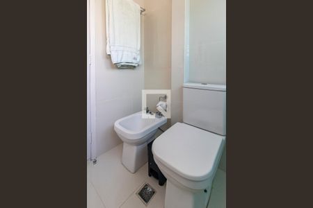 Apartamento à venda com 74m², 2 quartos e 1 vagaBanheiro Social