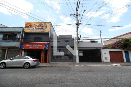 Casa à venda com 150m², 3 quartos e 2 vagas Casa à venda com 150m², 3 quartos e 2 vagasFachada