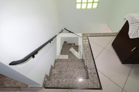 Casa à venda com 150m², 3 quartos e 2 vagasEscada