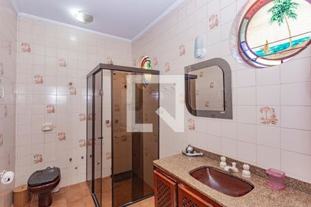 Casa à venda com 312m², 5 quartos e 6 vagasBanheiro da Suíte 2